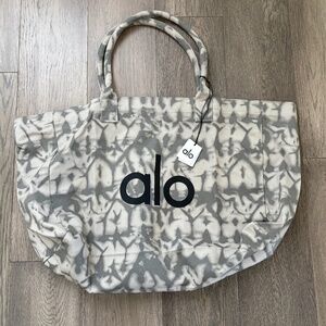 ALO Yoga Tie Dye Tote Gym Workout Bag New w Tags